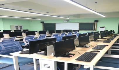 校內(nèi)實(shí)驗(yàn)實(shí)訓(xùn)室 教育軟件技術(shù)開發(fā)的搖籃